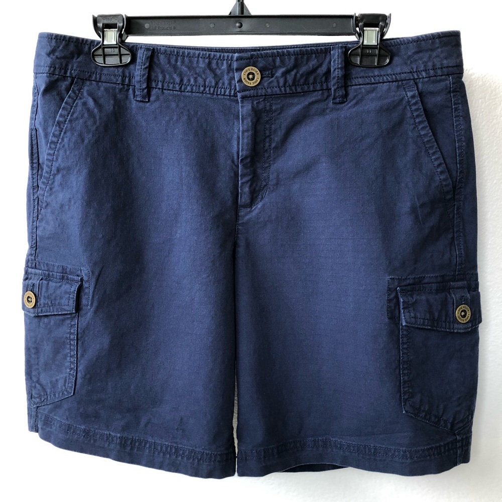 Women’s Eddie Bauer cargo shorts, color Navy blue, size 8, NWOT